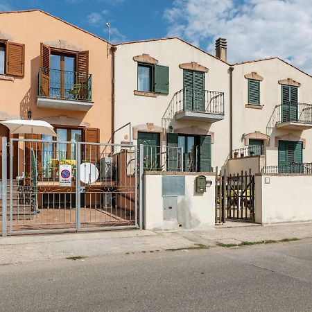 Belvilla By Oyo Casa Santa Giusta Bosa Bagian luar foto