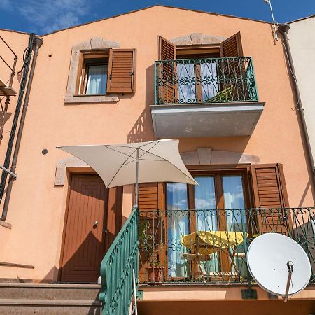 Belvilla By Oyo Casa Santa Giusta Bosa Bagian luar foto